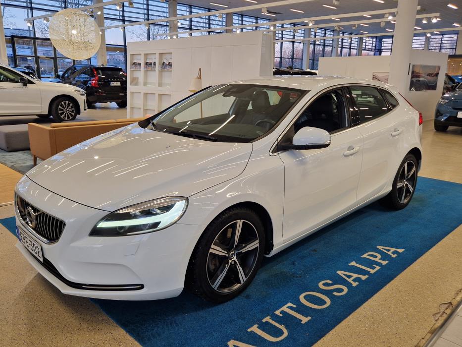 VOLVO V40 2018