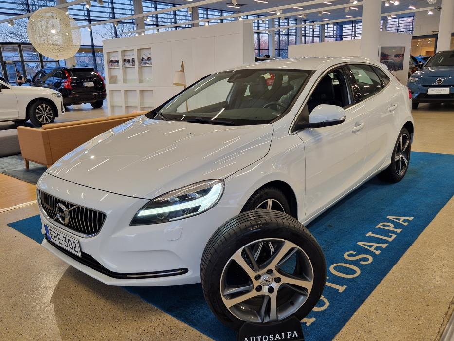 VOLVO V40 2018