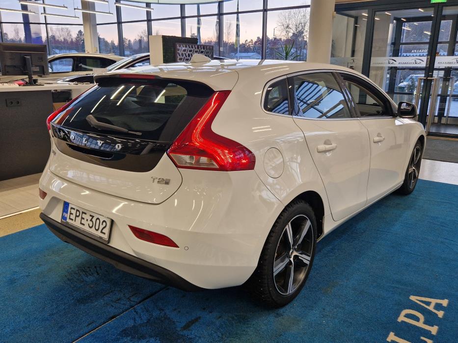 VOLVO V40 2018