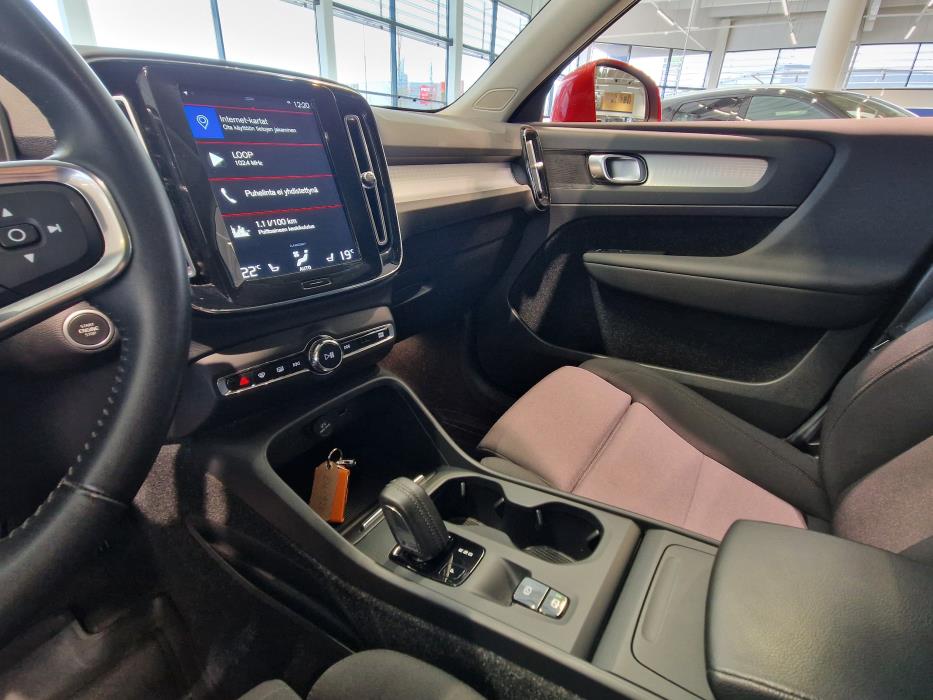 VOLVO XC40 2021