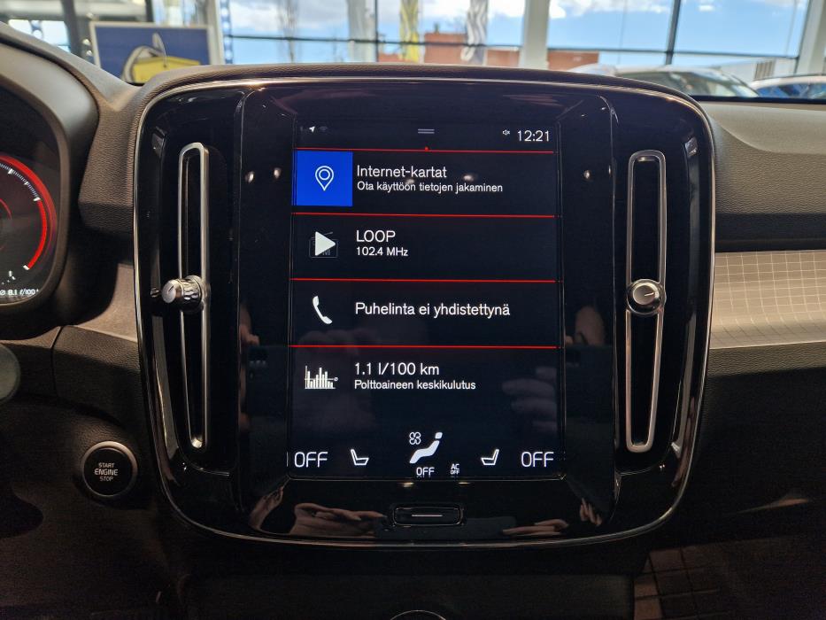 VOLVO XC40 2021