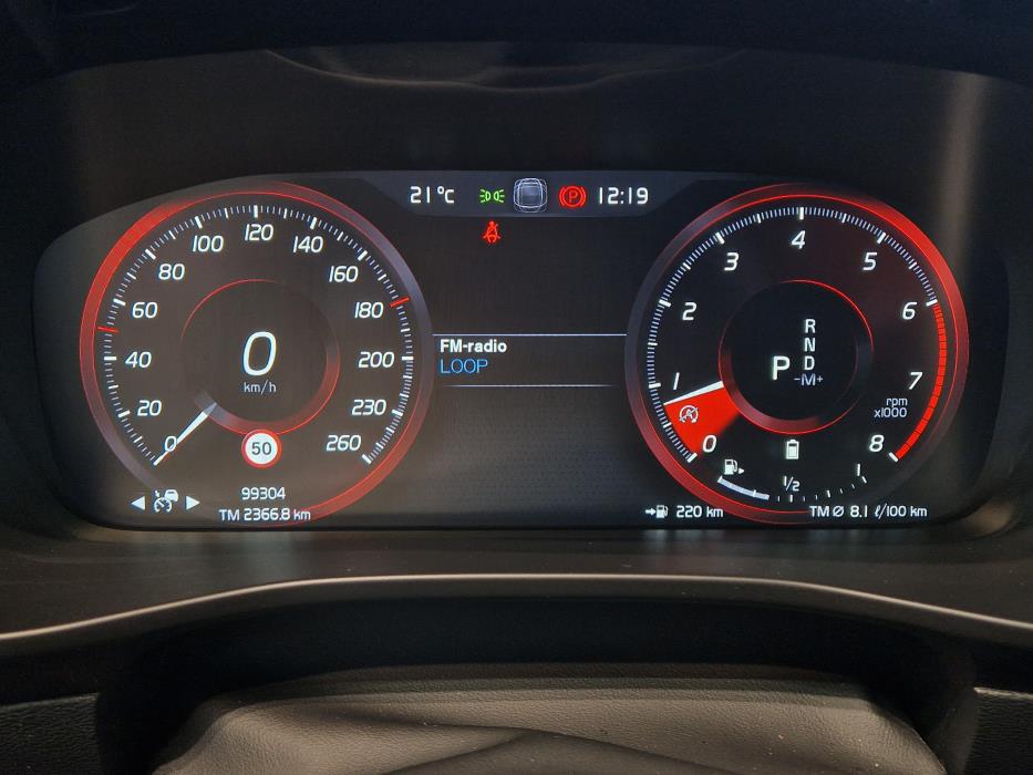 VOLVO XC40 2021
