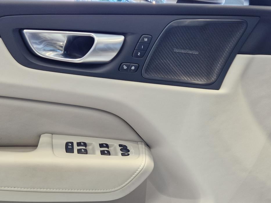 VOLVO XC60 2024