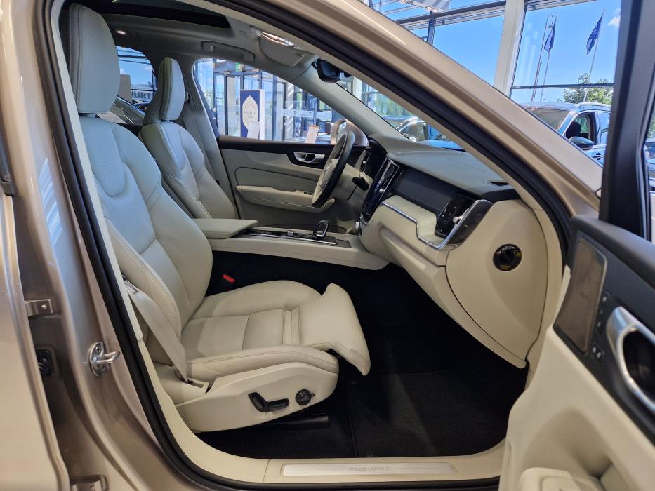 VOLVO XC60 2024