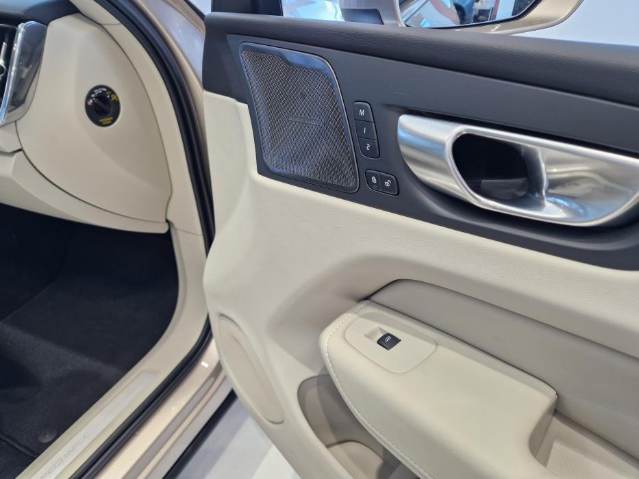 VOLVO XC60 2024