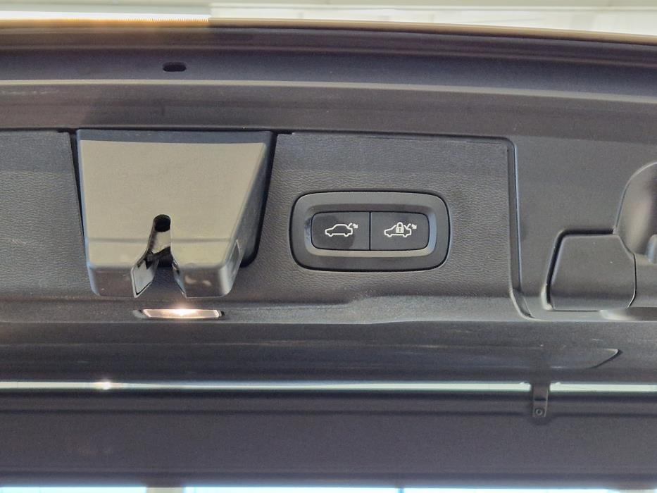 VOLVO XC60 2024