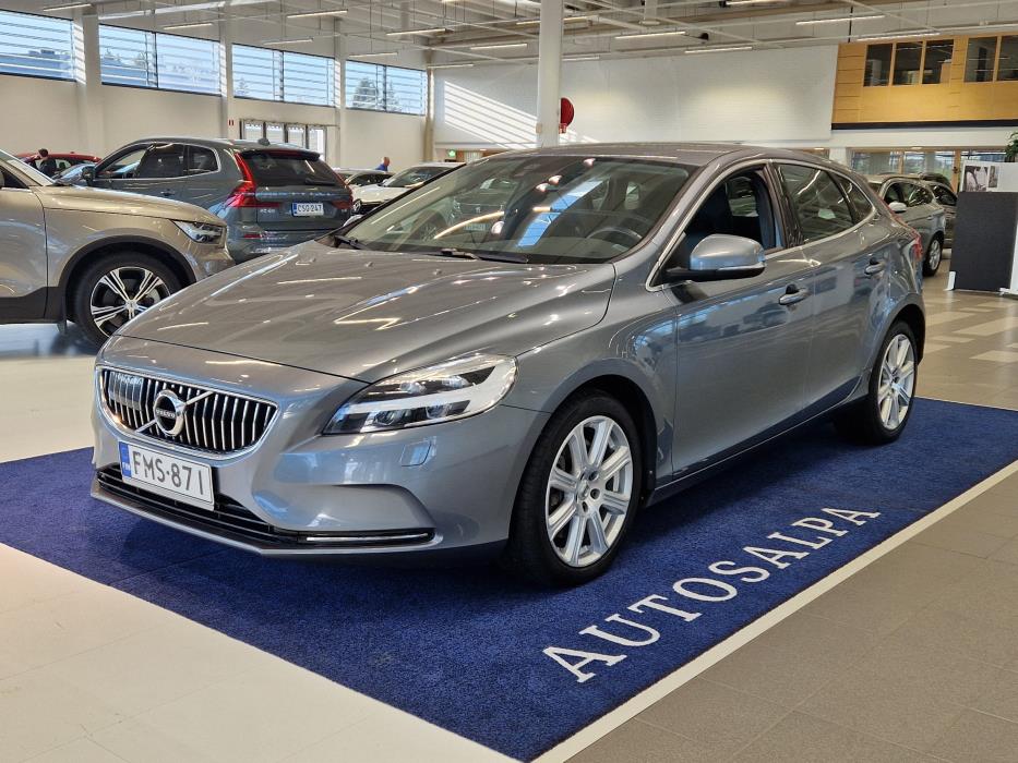 VOLVO V40 2018