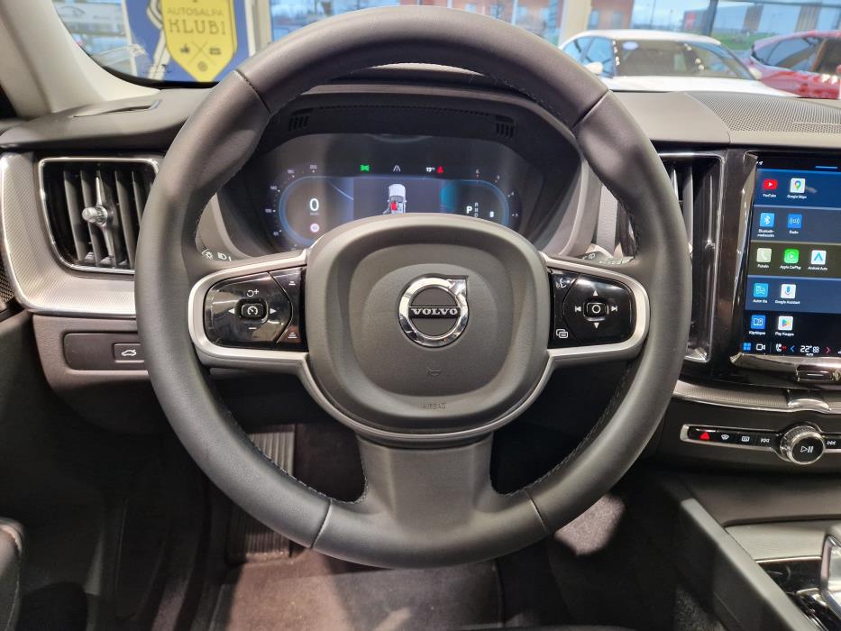 VOLVO XC60 2023