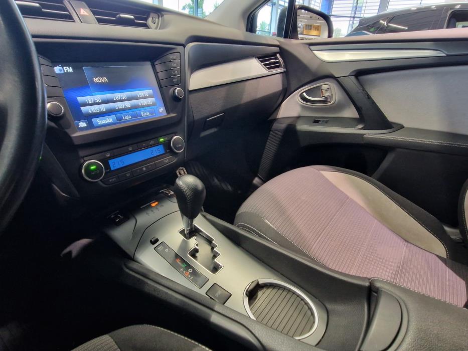 TOYOTA Avensis 2017