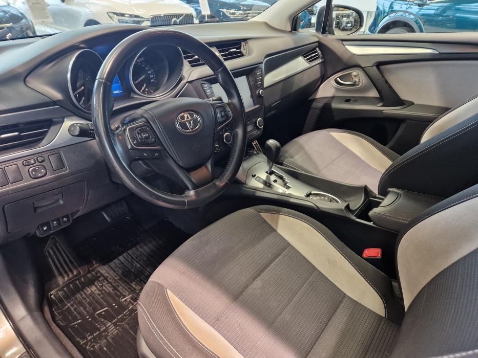 TOYOTA Avensis 2017