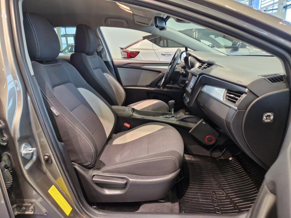 TOYOTA Avensis 2017