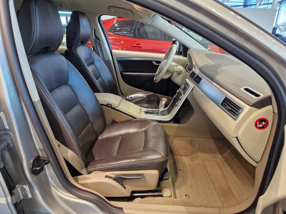 VOLVO XC70 2011