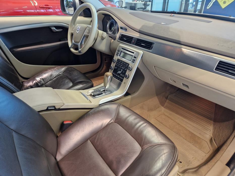 VOLVO XC70 2011