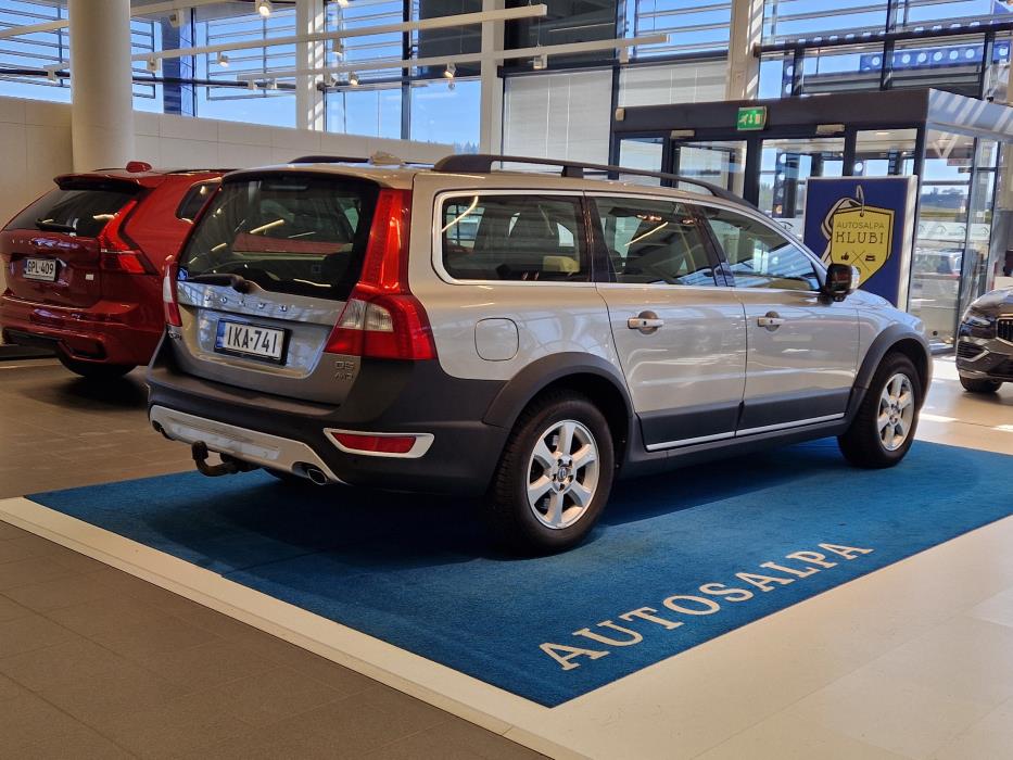 VOLVO XC70 2011