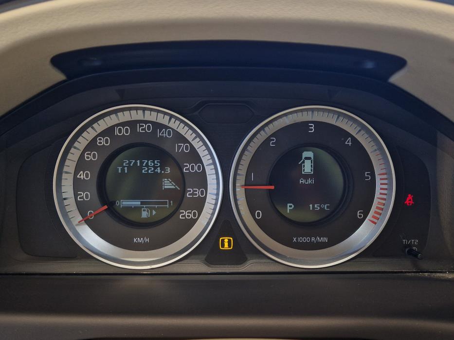 VOLVO XC70 2011