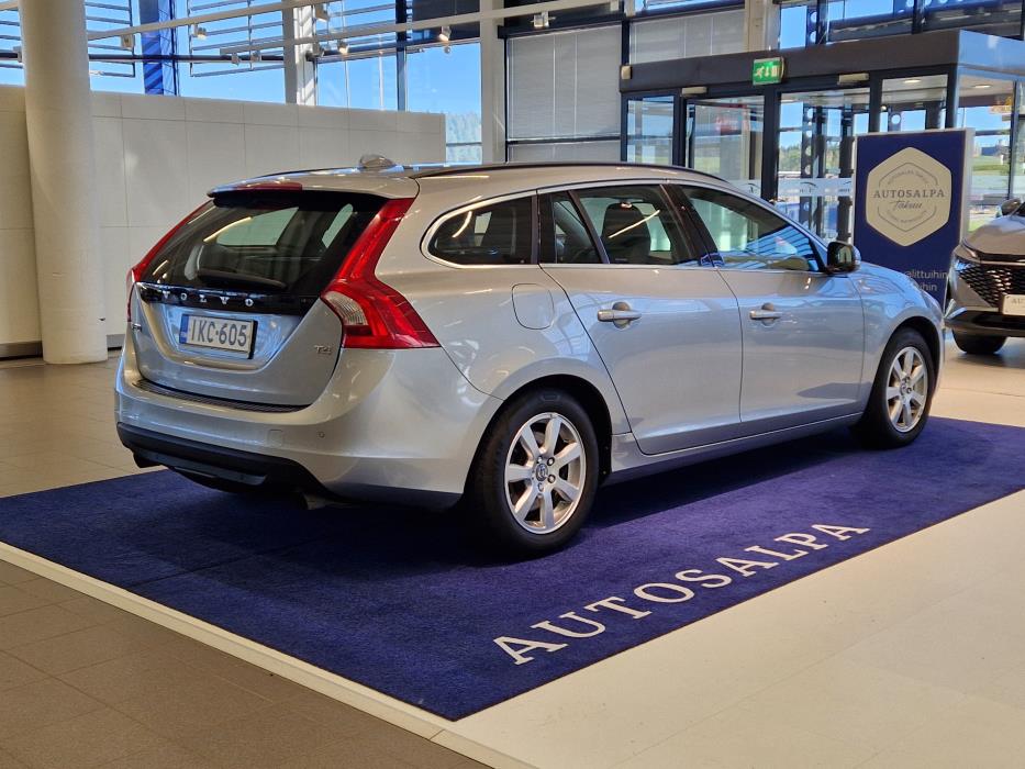 VOLVO V60 2011