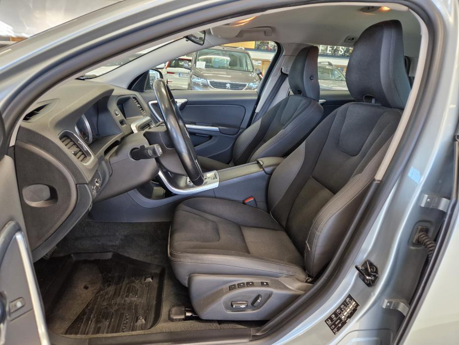 VOLVO V60 2011