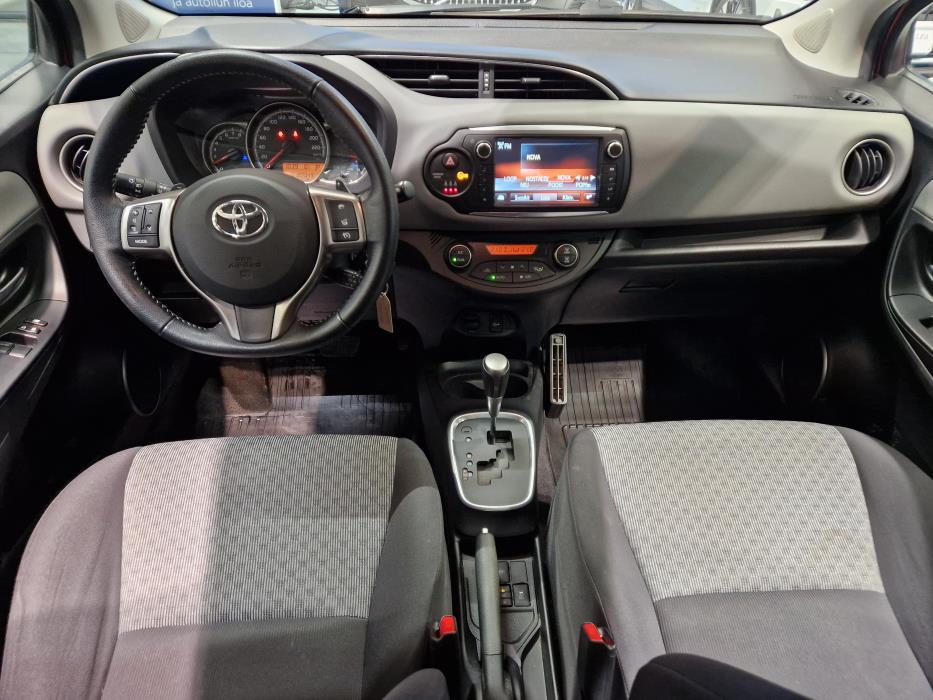 TOYOTA Yaris 2015