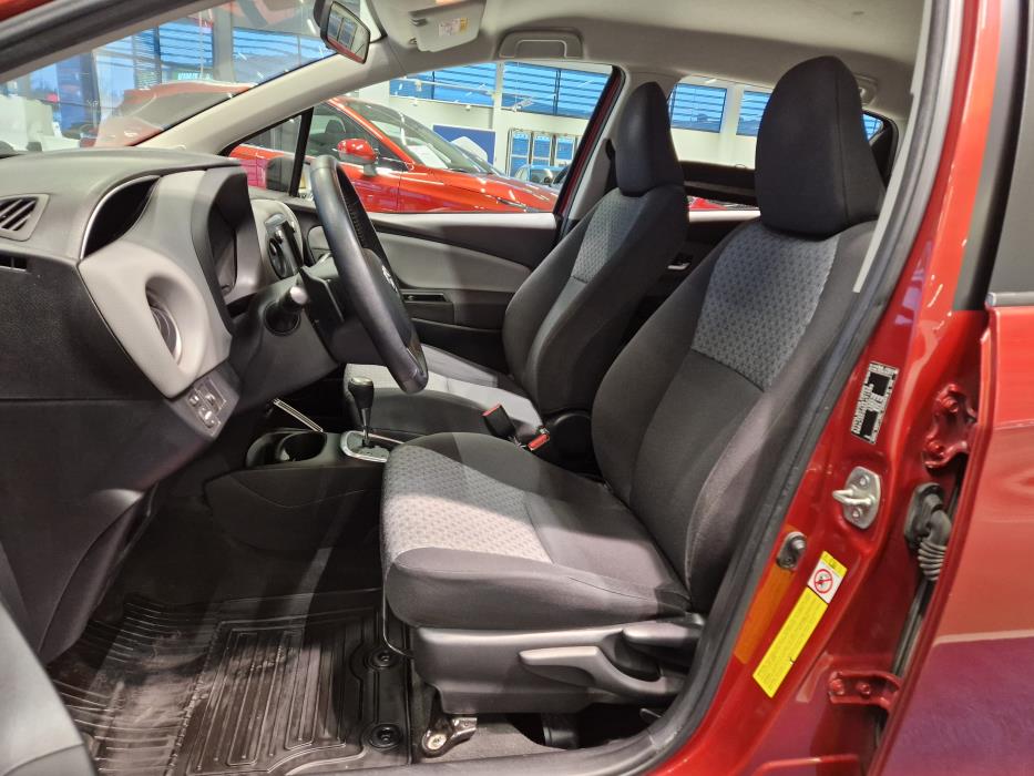 TOYOTA Yaris 2015