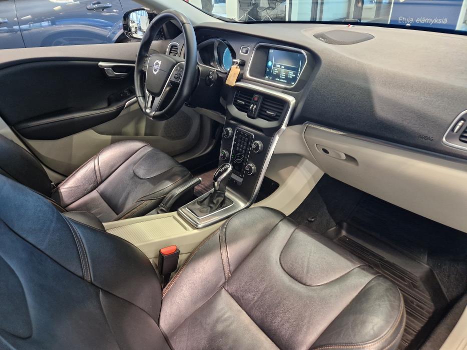 VOLVO V40 Cross Country 2016