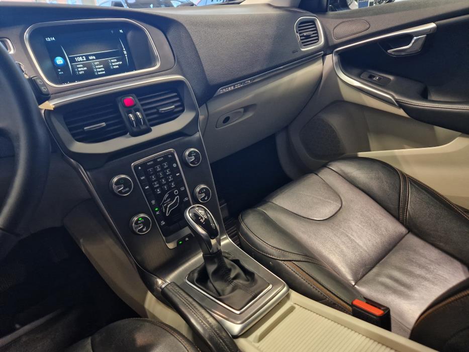 VOLVO V40 Cross Country 2016