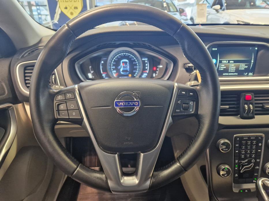 VOLVO V40 Cross Country 2016