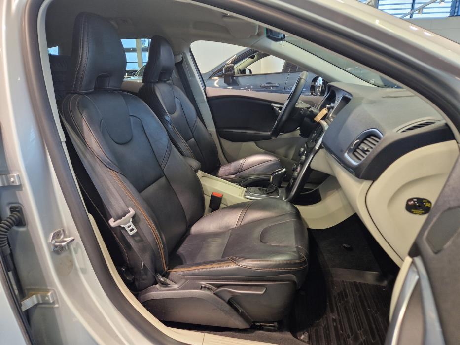 VOLVO V40 Cross Country 2016