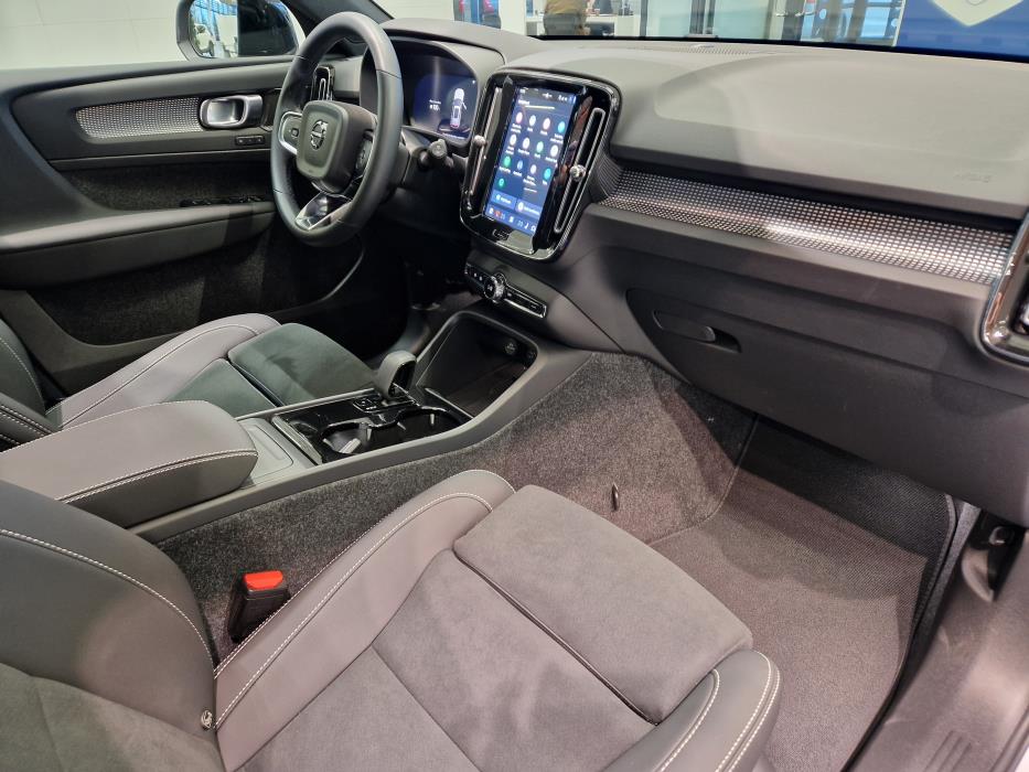 VOLVO EX40 2027