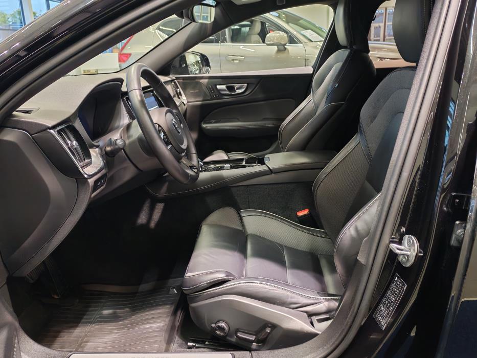 VOLVO V60 2024