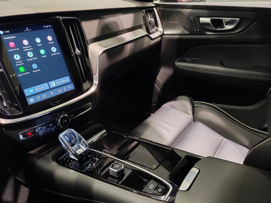 VOLVO V60 2024