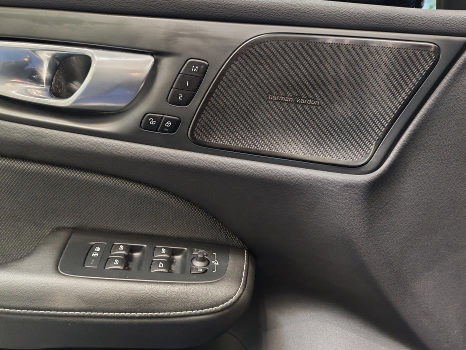 VOLVO V60 2024