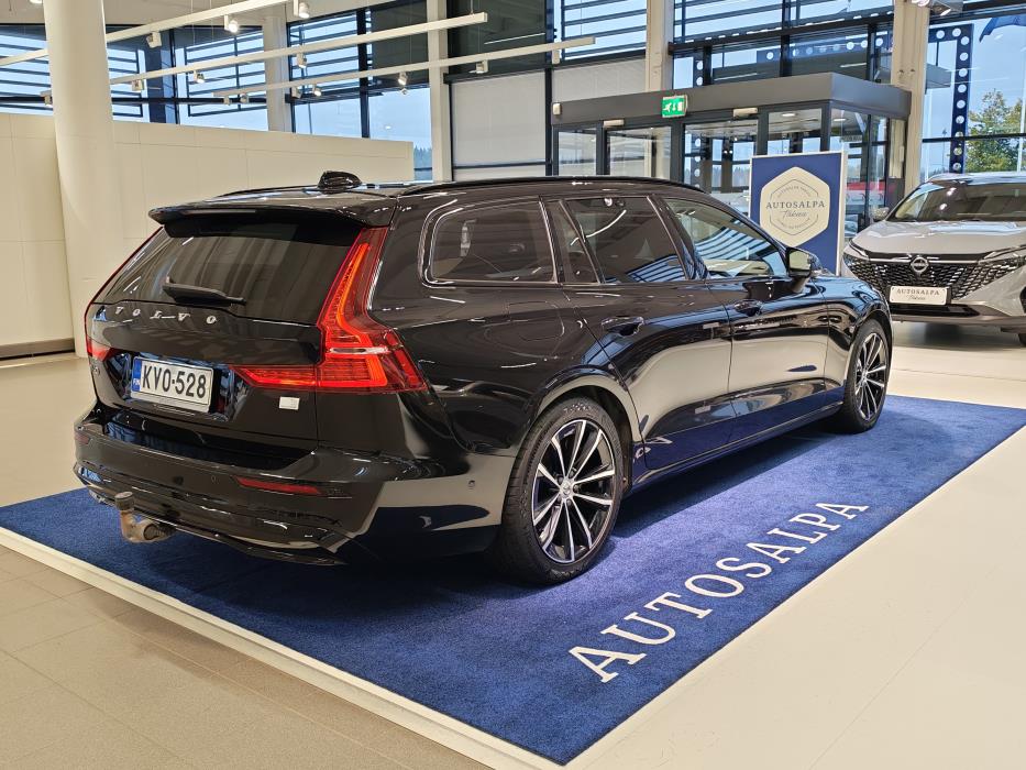 VOLVO V60 2024