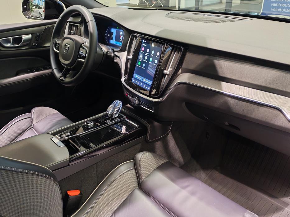 VOLVO V60 2024