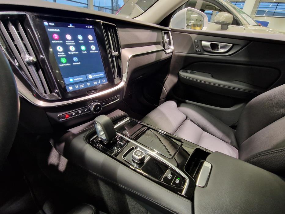 VOLVO V60 2024