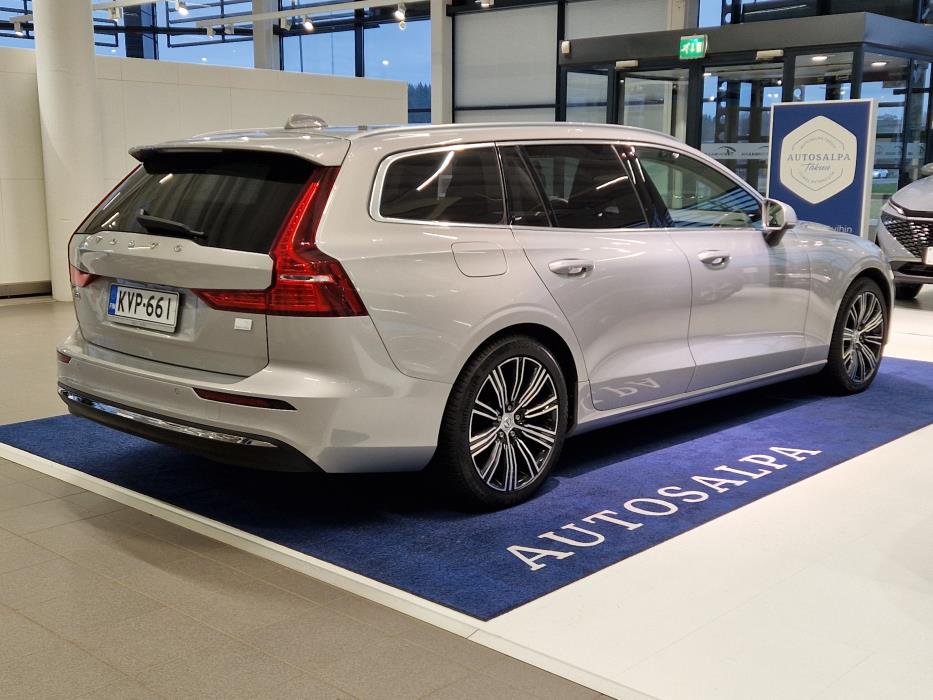 VOLVO V60 2024