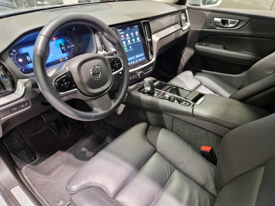 VOLVO V60 2024