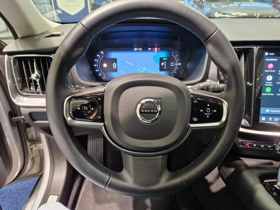 VOLVO V60 2024