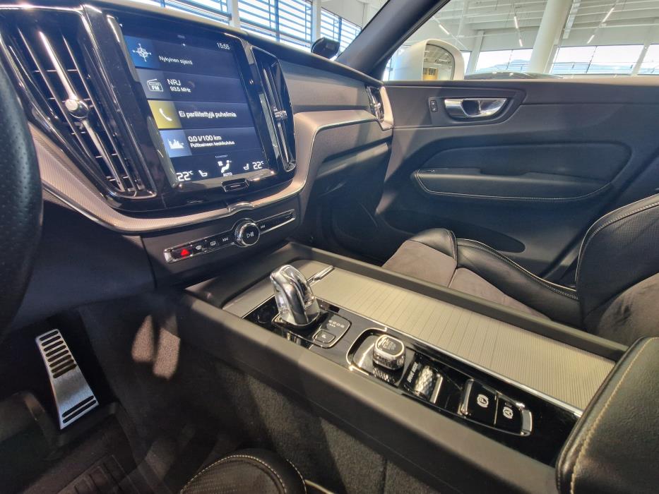 VOLVO XC60 2018