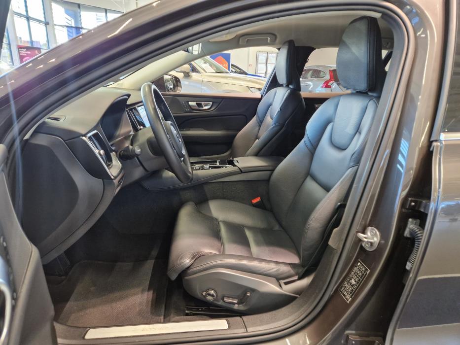VOLVO V60 2024