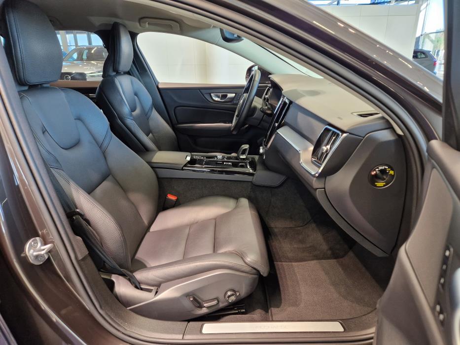 VOLVO V60 2024