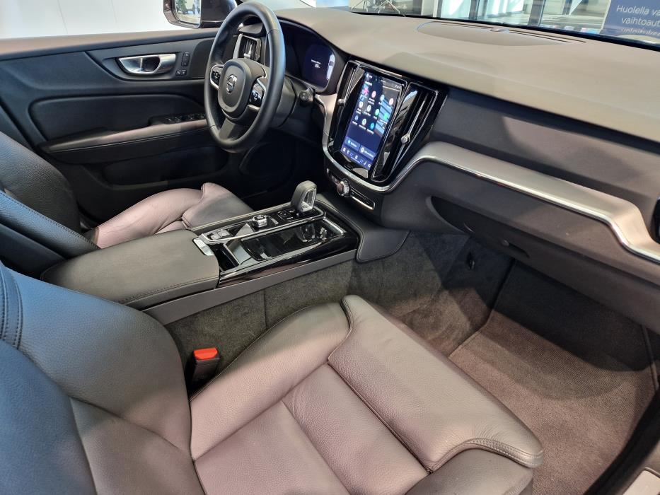 VOLVO V60 2024