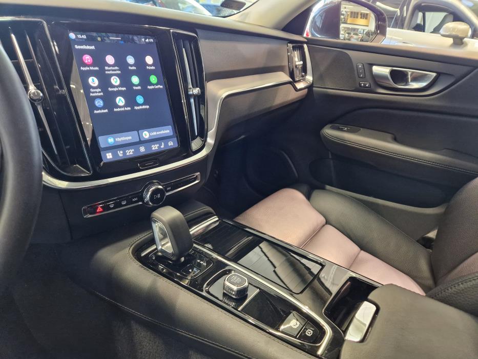 VOLVO V60 2024