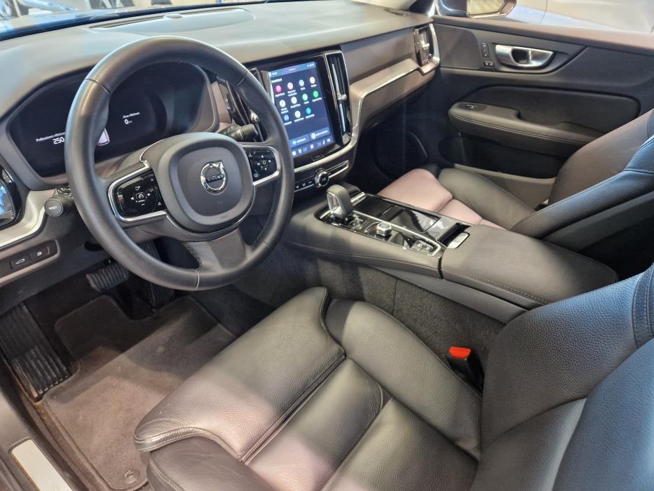 VOLVO V60 2024