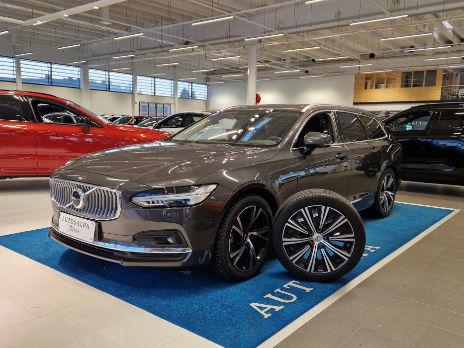 VOLVO V90 2023