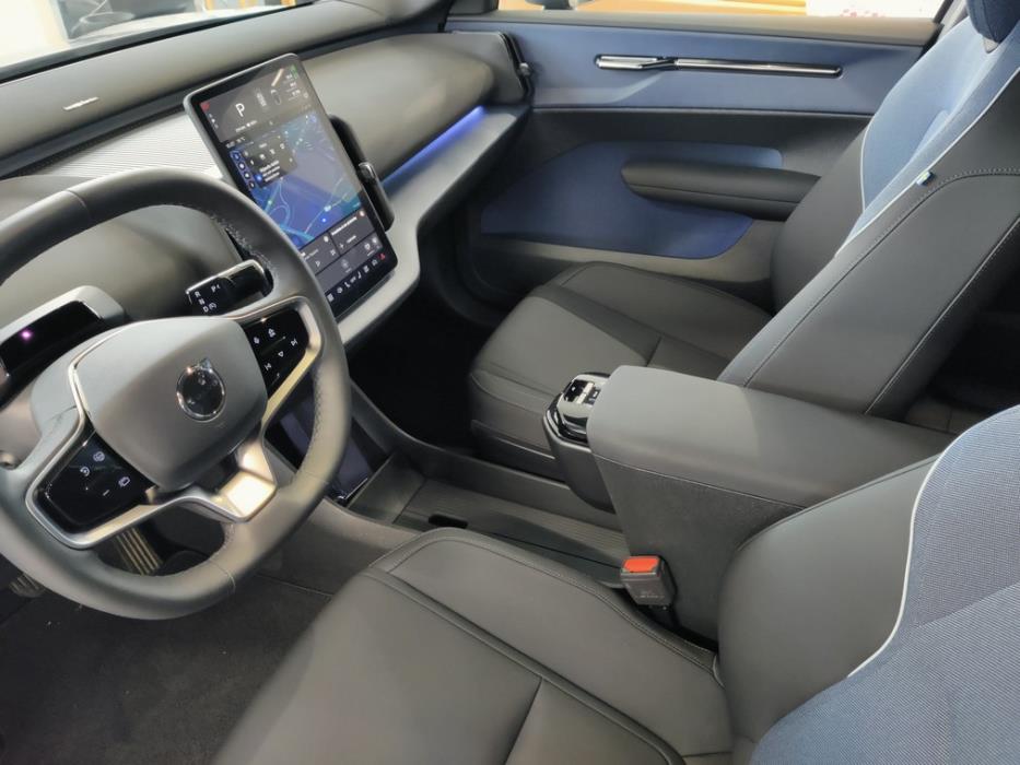 VOLVO EX30 2024