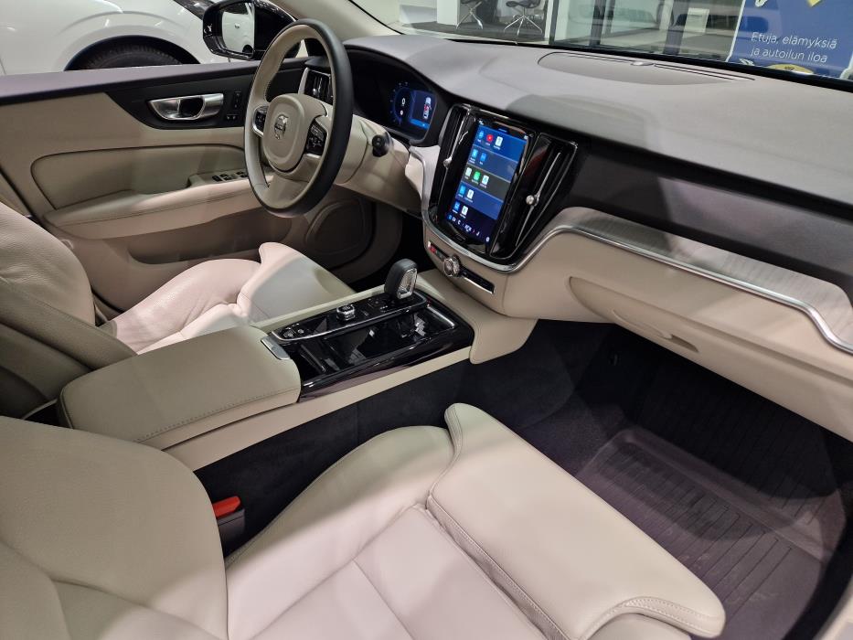 VOLVO V60 2023