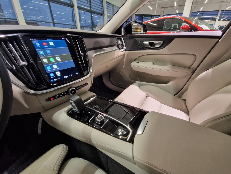 VOLVO V60 2023