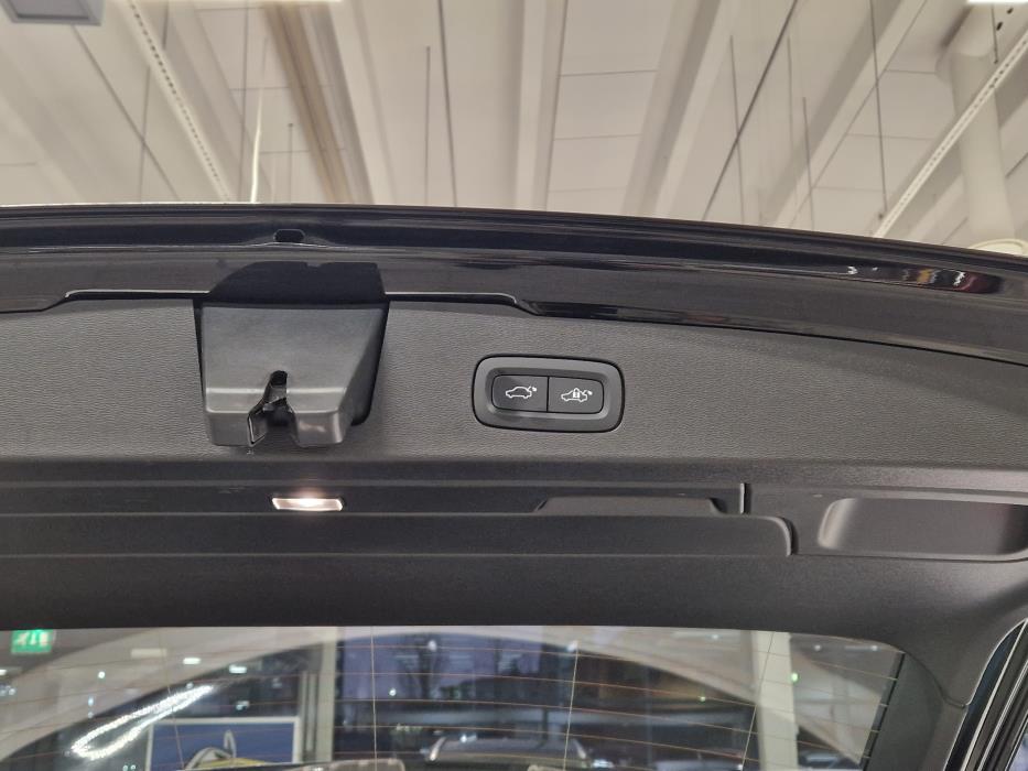VOLVO V60 2023