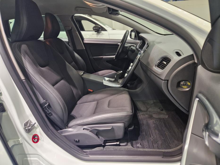 VOLVO V60 Cross Country 2016