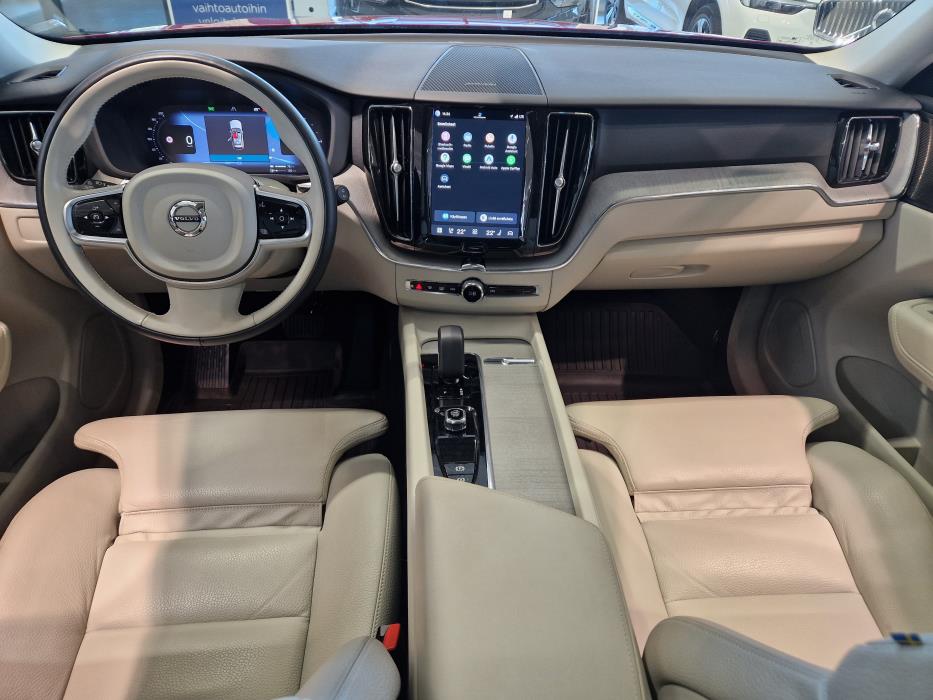 VOLVO XC60 2023
